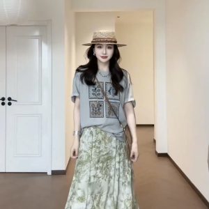 Korean Style Loose Casual T-Shirt and Floral Skirt Two-Piece Set
