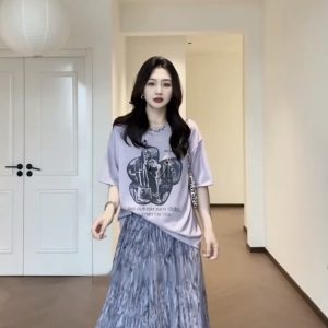 Korean Style Casual T-Shirt and Floral Skirt Two-Piece Set