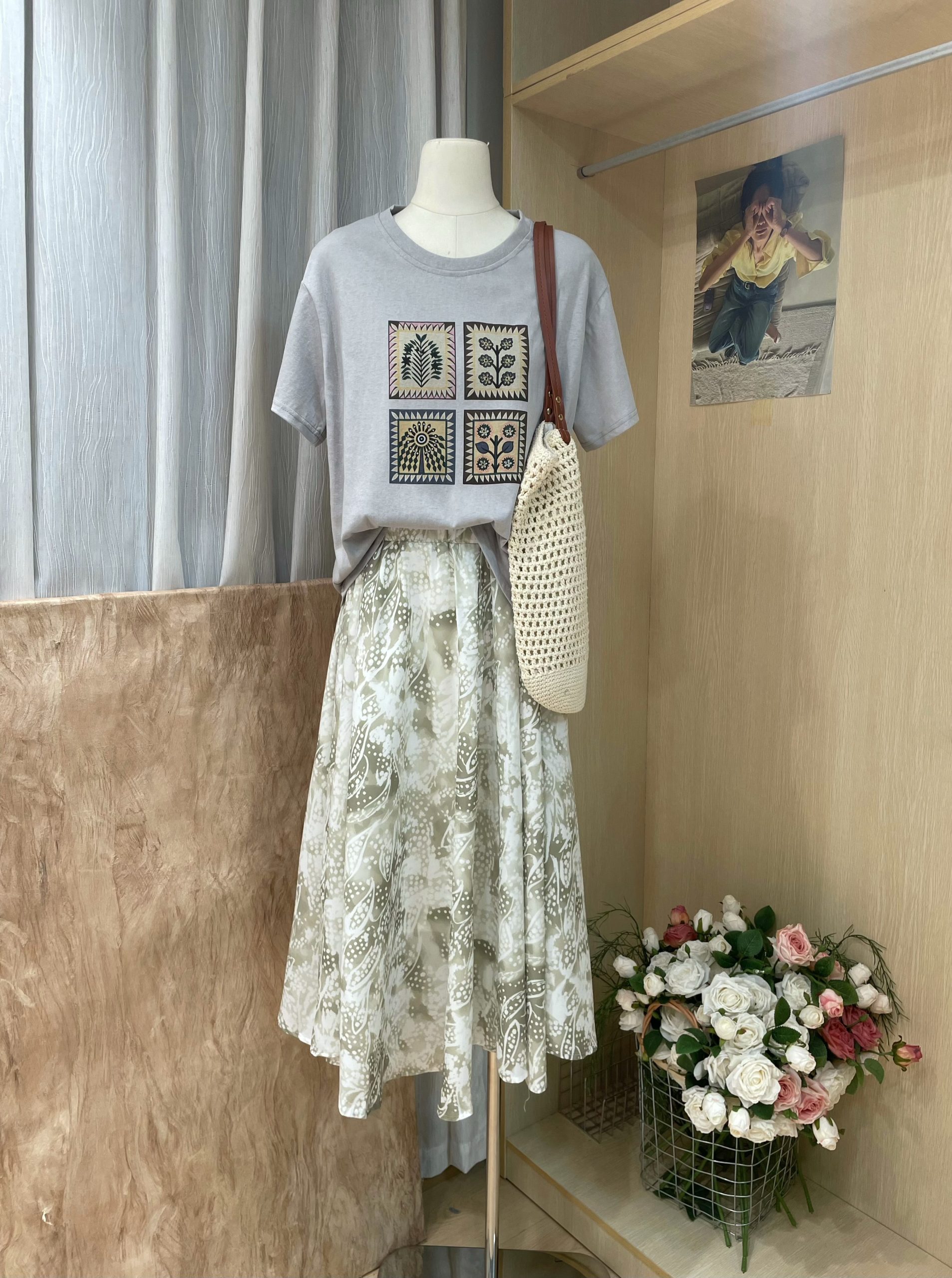 Korean Style Loose Casual T-Shirt and Floral Skirt Two-Piece Set - Image 4