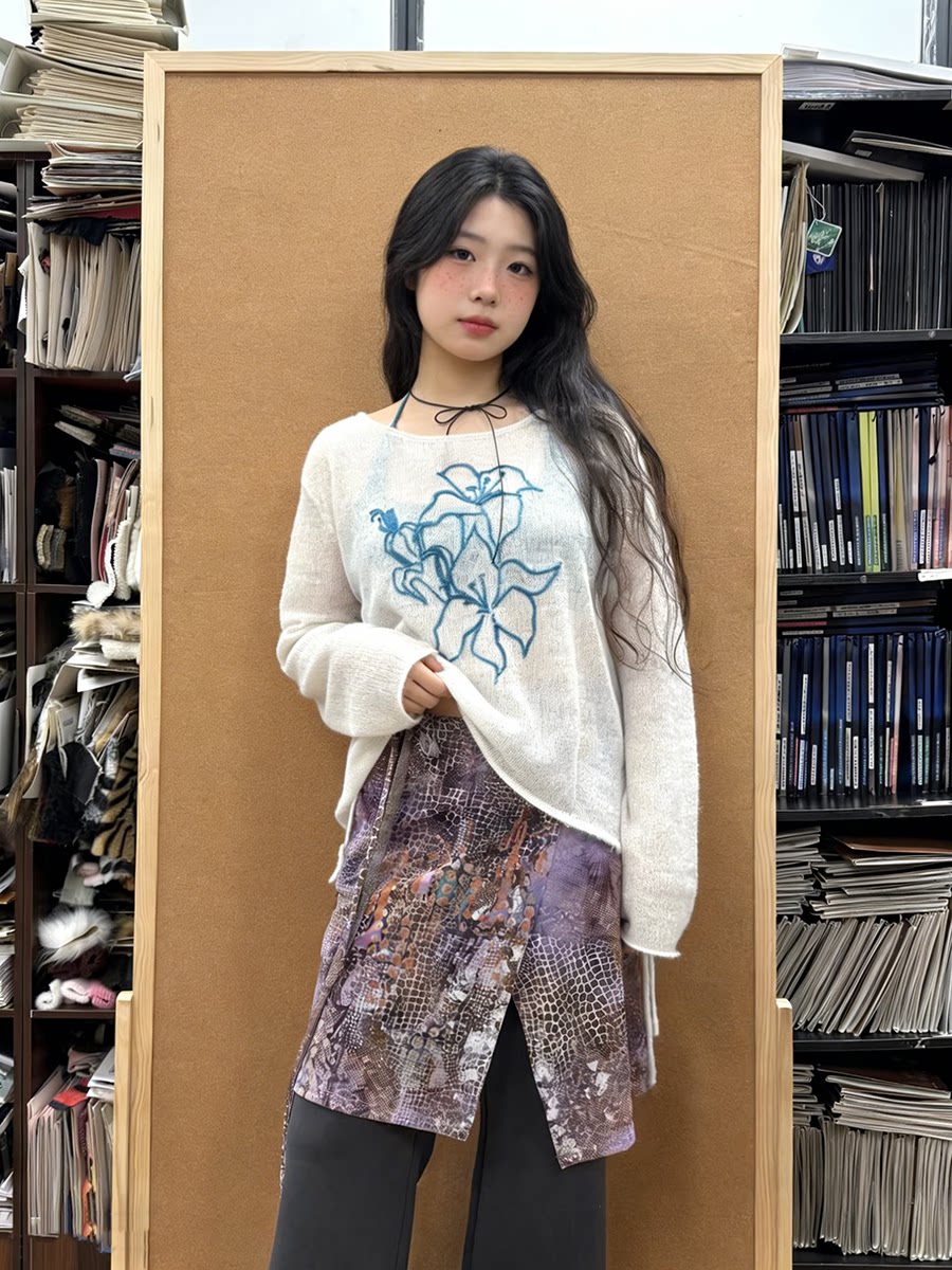 Women's Korean Style Lace Spliced Long Sleeve T-Shirt with Halter Vest Two Piece Set - Image 4